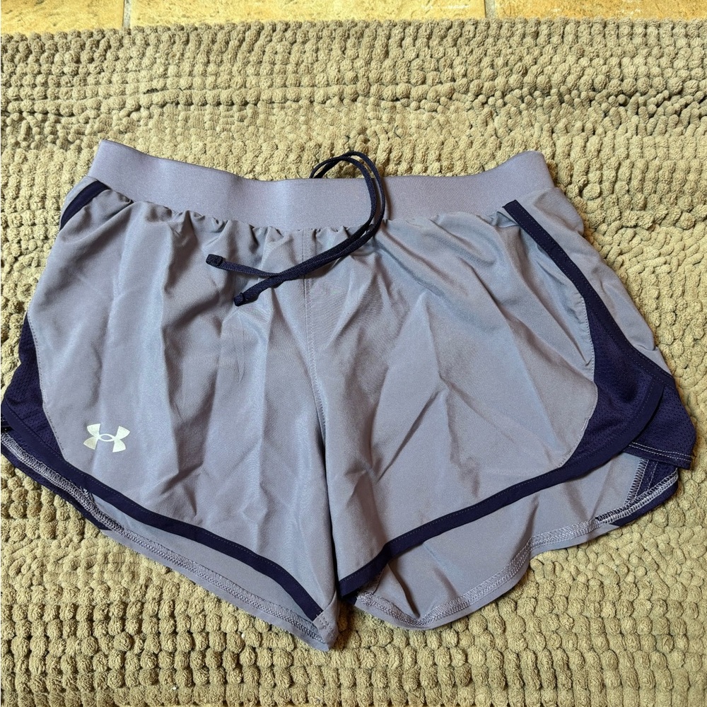NWT Women’s Under Armor Fly by 2.0 shorts small with liner